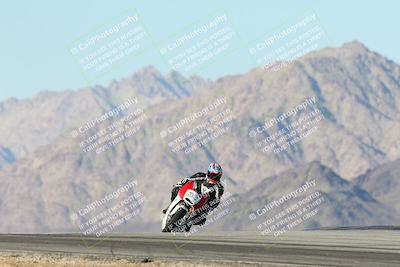 media/Dec-01-2025-Moto Forza (Mon) [[2daa91e15f]]/3-Beginner Group/Session 4 Turn 9/